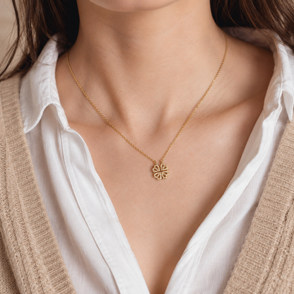 Magnetic Golden Flower Pendent قلادة زهرة ذهبية مغناطيسية